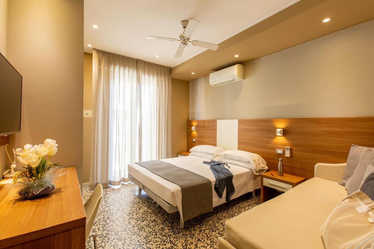Hotel Romantico Gabicce Mare Exterior photo