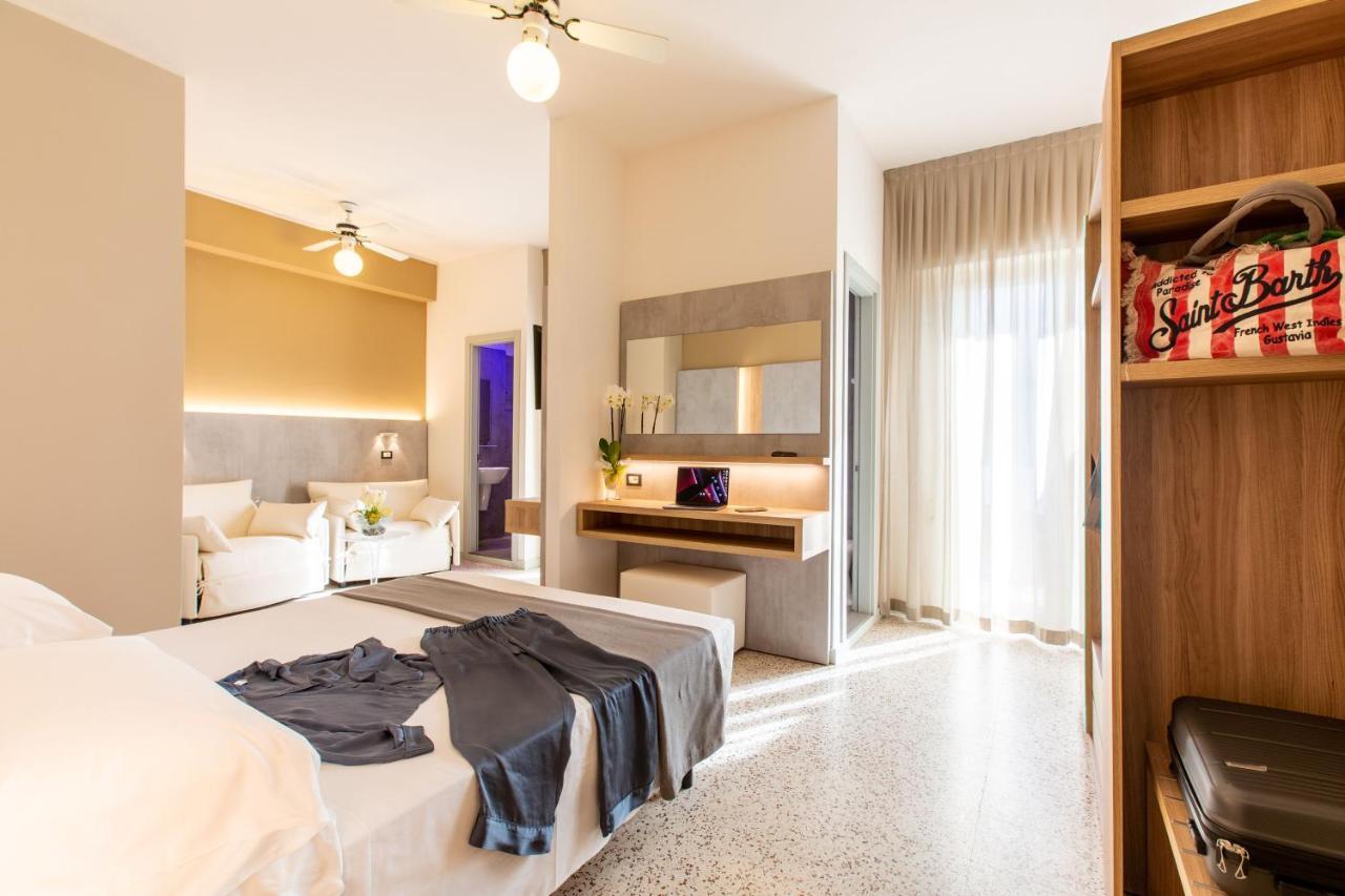 Hotel Romantico Gabicce Mare Exterior photo