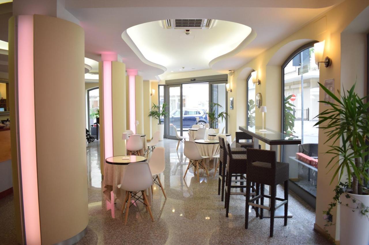 Hotel Romantico Gabicce Mare Exterior photo