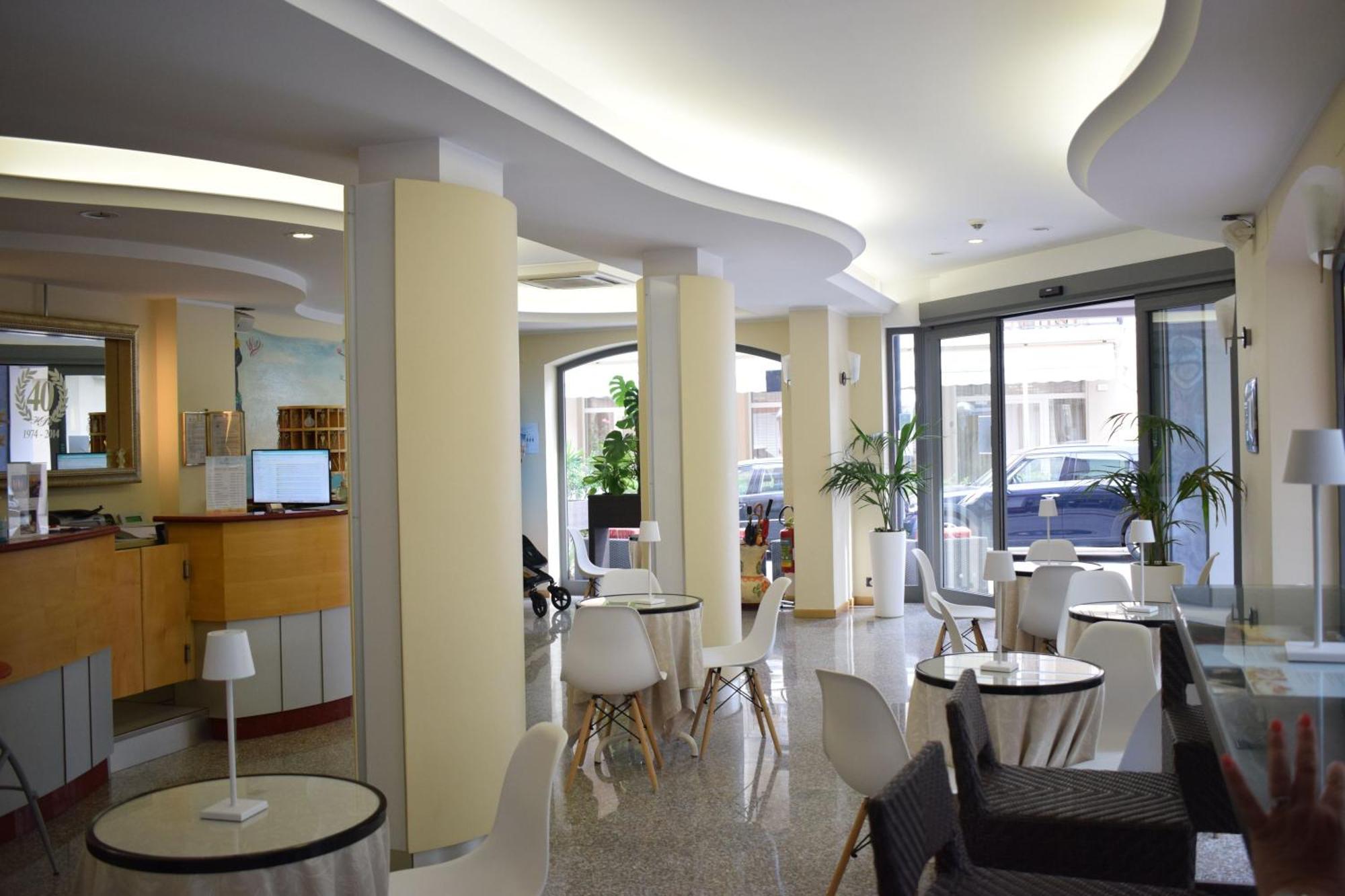 Hotel Romantico Gabicce Mare Exterior photo