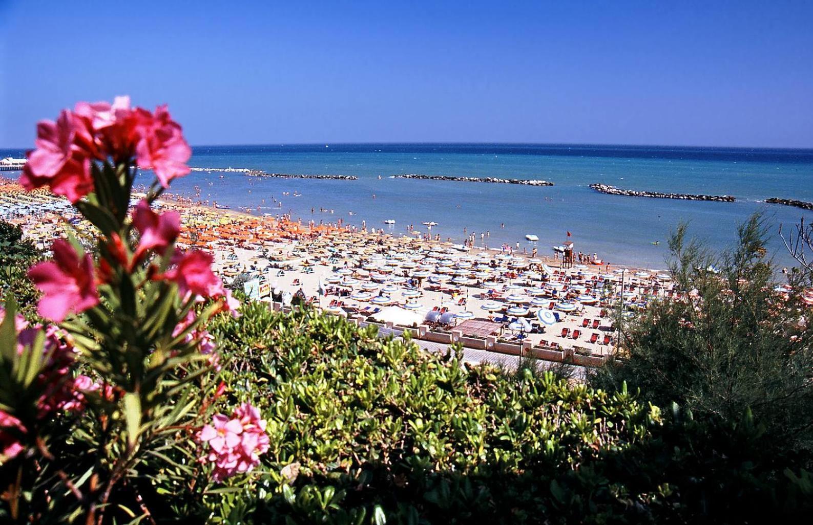 Hotel Romantico Gabicce Mare Exterior photo